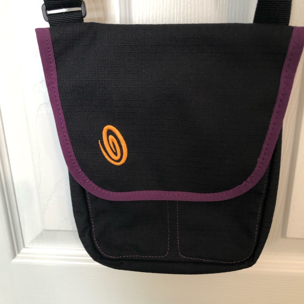 TIMBUK2 Crossbody Purse Sporty Long Strap Great Travel Bag Black Purple Small